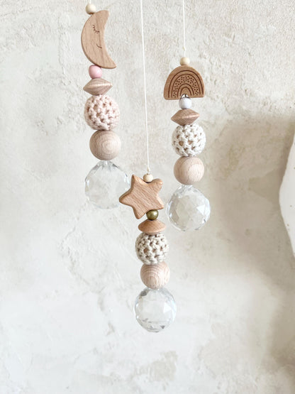Suncatcher mit Holzelement & Häkelkugeln