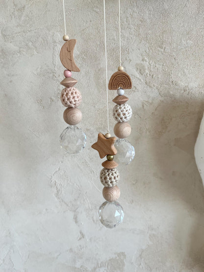 Suncatcher mit Holzelement & Häkelkugeln