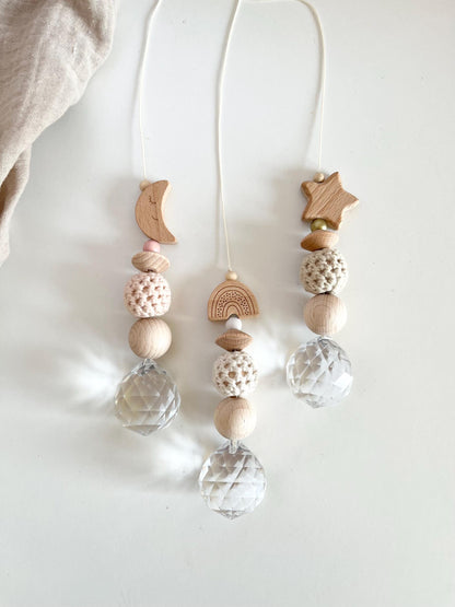 Suncatcher mit Holzelement & Häkelkugeln