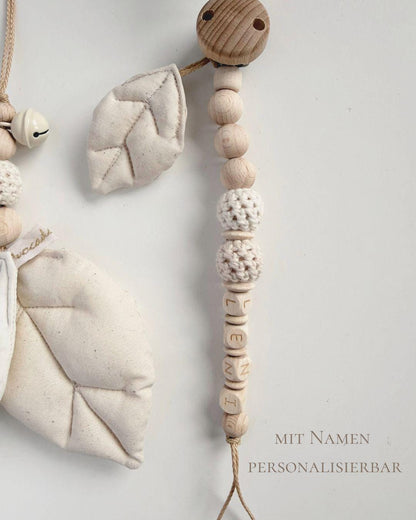 Schnullerkette Natur mit Stoffblatt – optional personalisiert