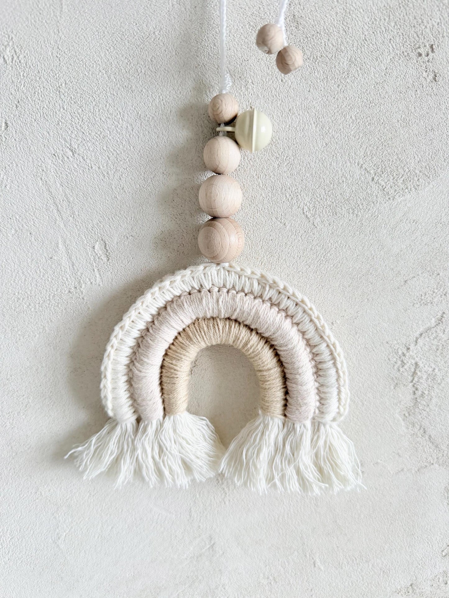 Regenbogen-Anhänger in Creme, Weiß & Beige