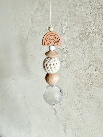 Suncatcher mit Holzelement & Häkelkugeln
