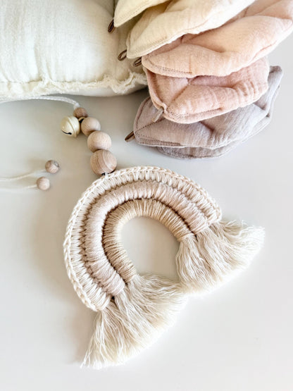 Regenbogen-Anhänger in Creme, Weiß & Beige