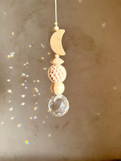 Suncatcher mit Holzelement & Häkelkugeln