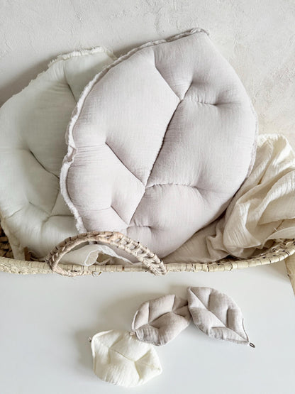 Midi-Musselin-Blattkissen in Steingrau & Creme