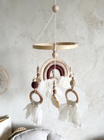 Regenbogen-Mobile in Beige & Braun