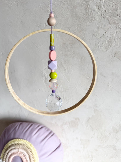 Pastell-Neon-Suncatcher mit Bambusring