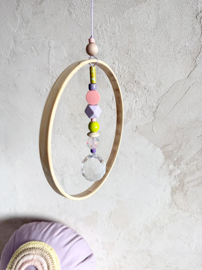 Pastell-Neon-Suncatcher mit Bambusring