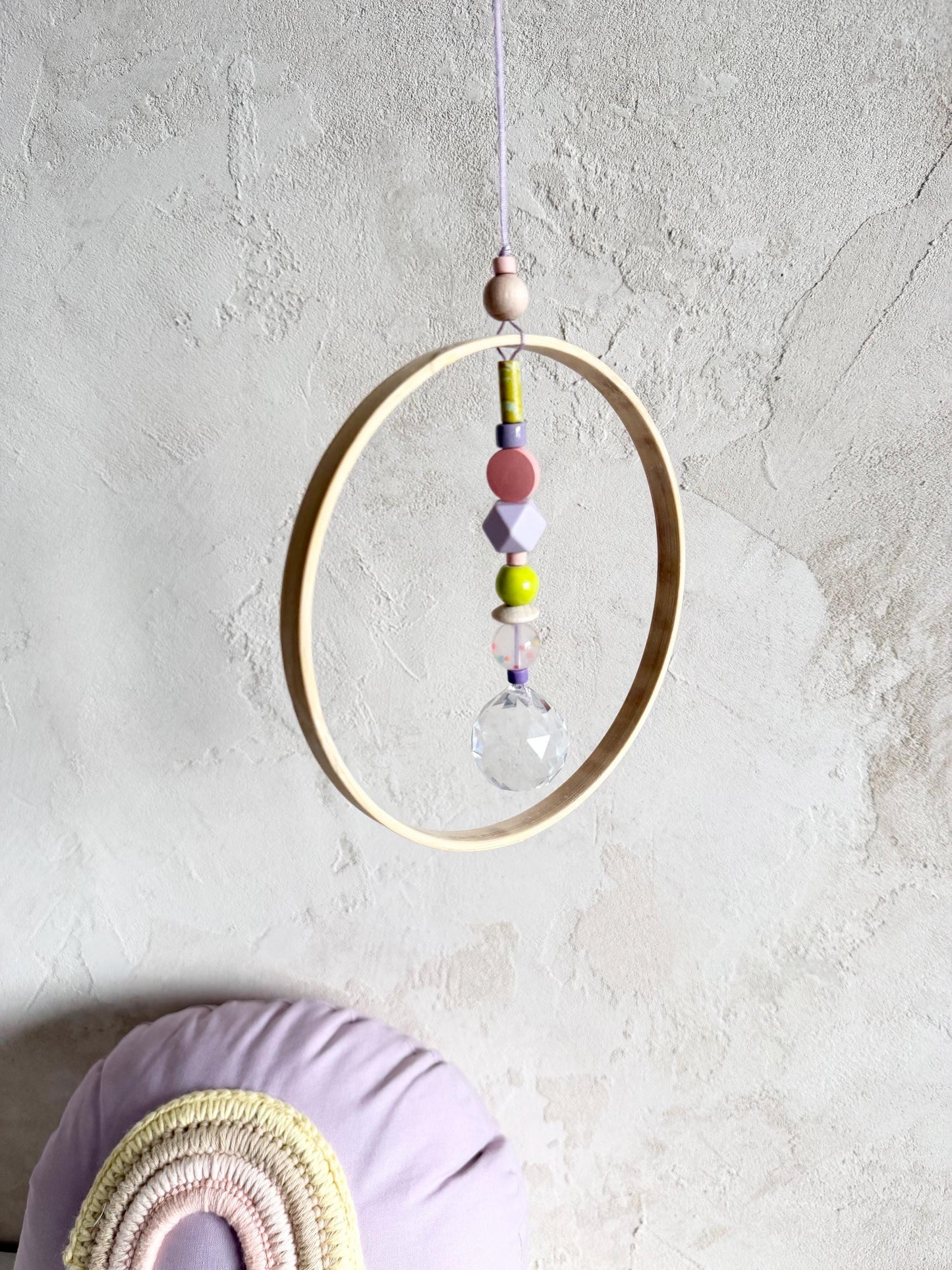 Pastell-Neon-Suncatcher mit Bambusring