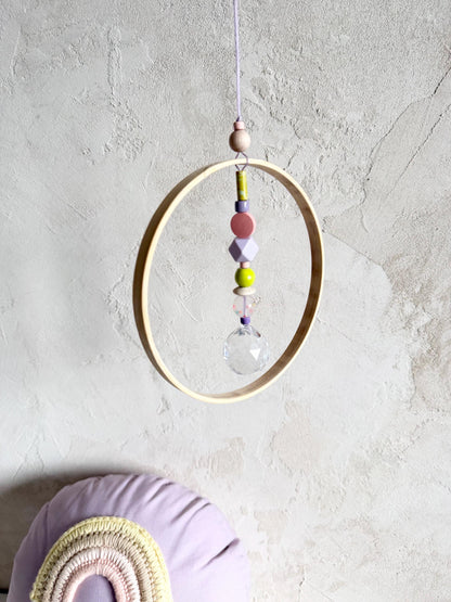 Pastell-Neon-Suncatcher mit Bambusring