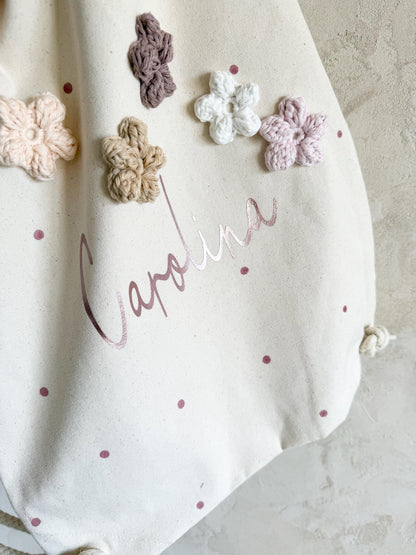 Blüten-Turnbeutel aus Canvas mit handgehäkelten Blüten – Ansicht 9