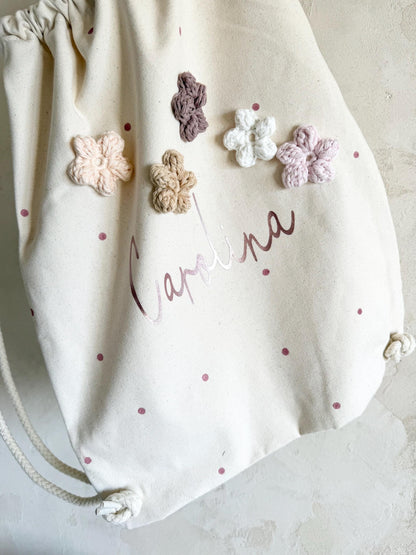 Blüten-Turnbeutel aus Canvas mit handgehäkelten Blüten – Ansicht 2