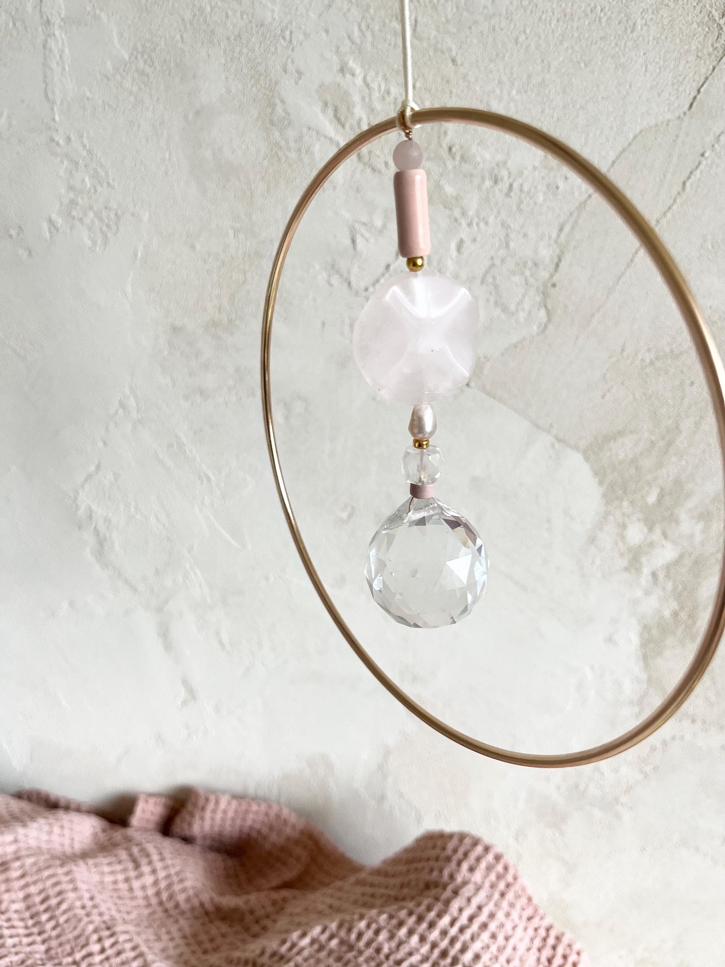 Suncatcher mit Rosenquarz & Goldring