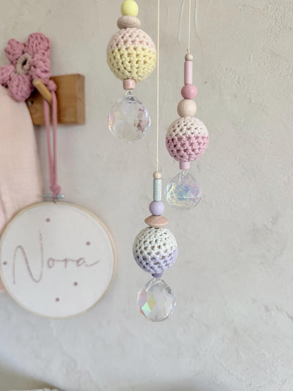 Suncatcher mit Häkelperlen in Pastell