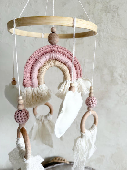 Regenbogen-Mobile in Beige, Creme & Rosé