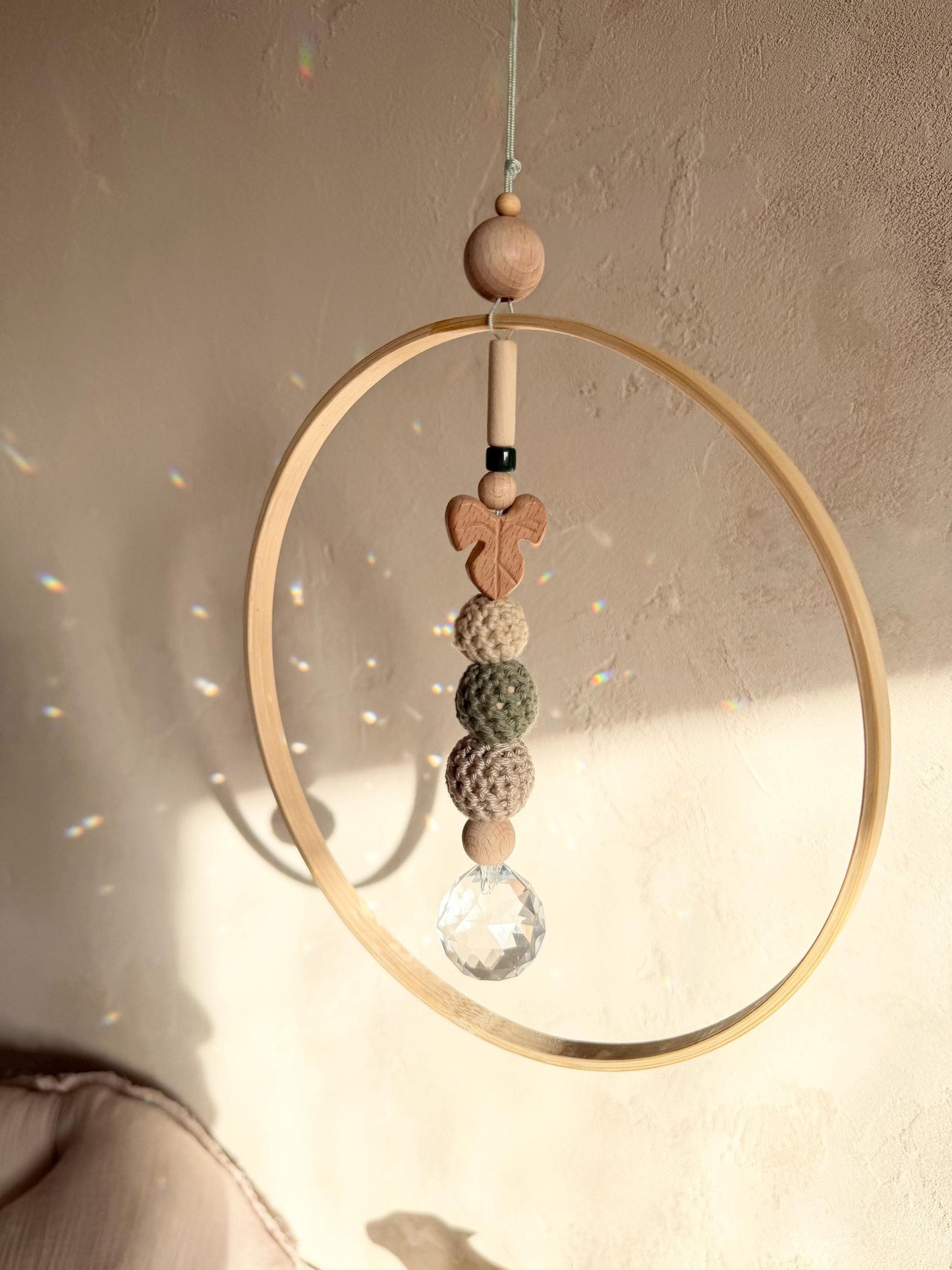 Bambusring-Suncatcher in Grün & Greige