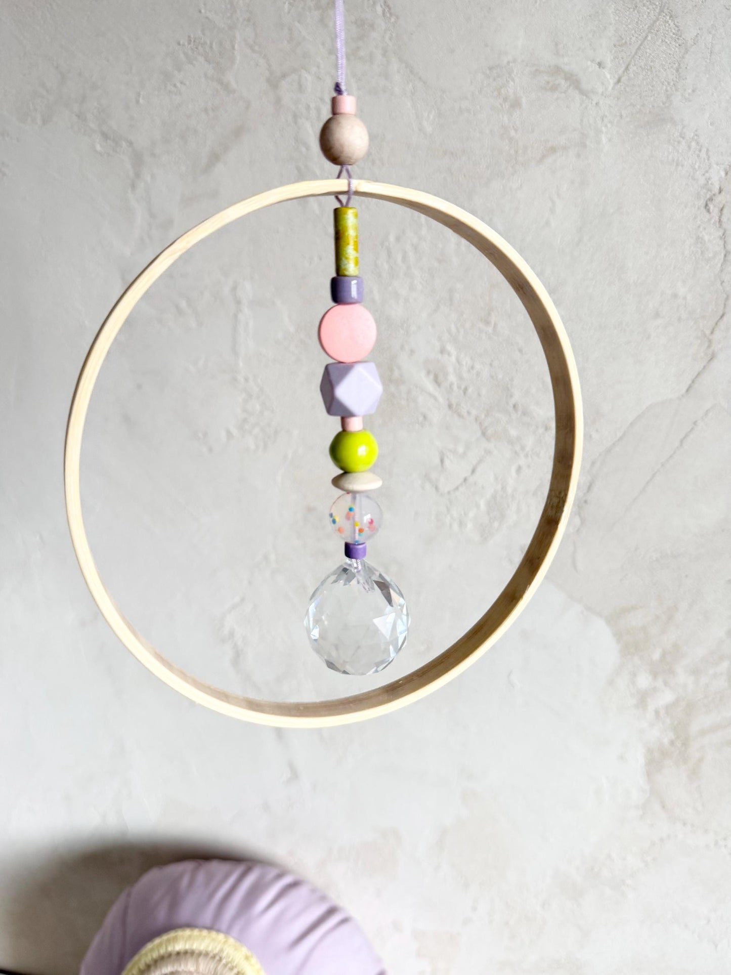 Pastell-Neon-Suncatcher mit Bambusring