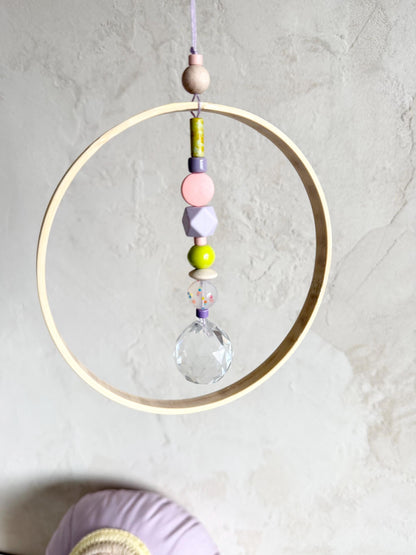 Pastell-Neon-Suncatcher mit Bambusring
