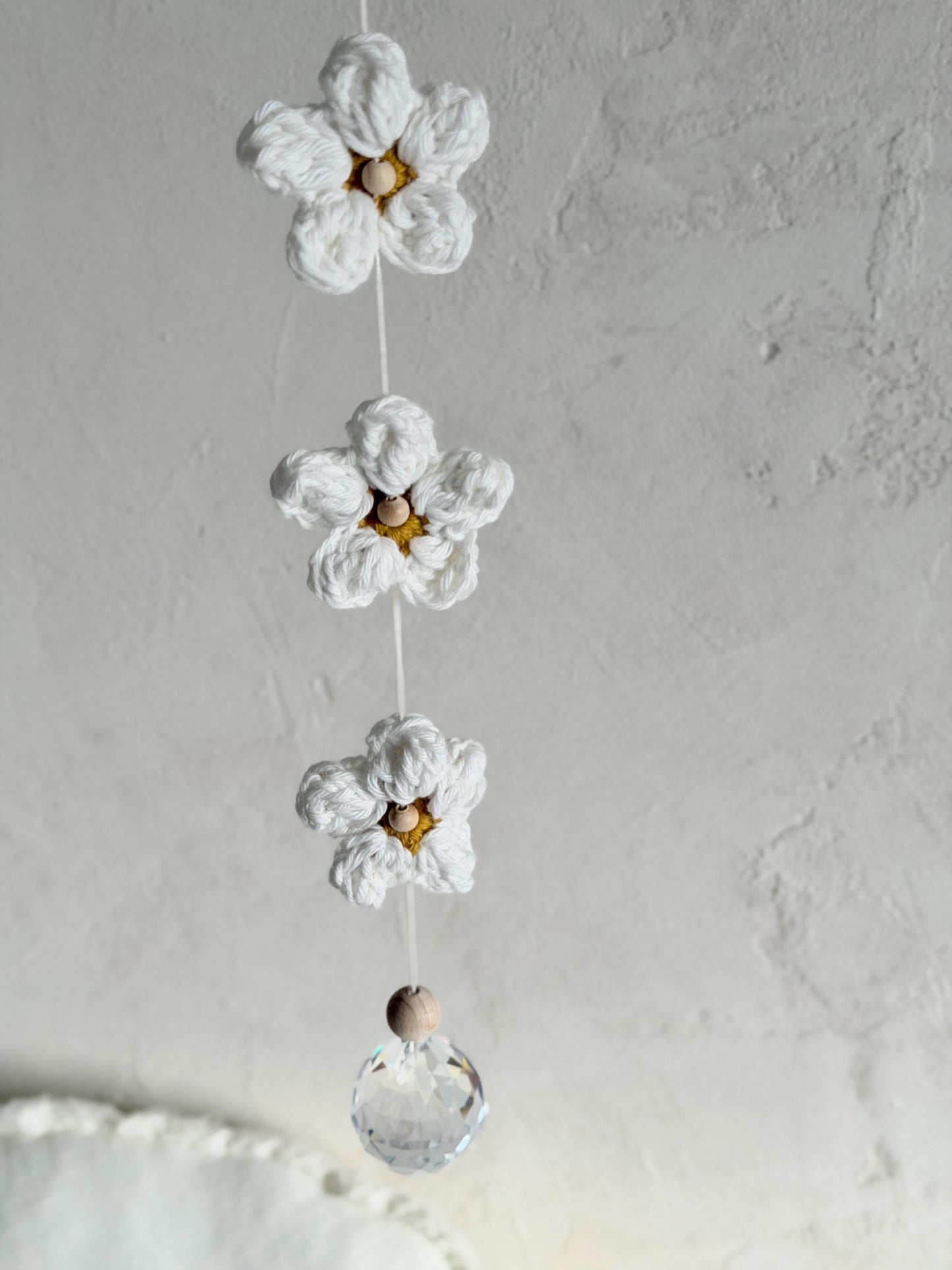 Gänseblümchen-Suncatcher in Weiß & Gold