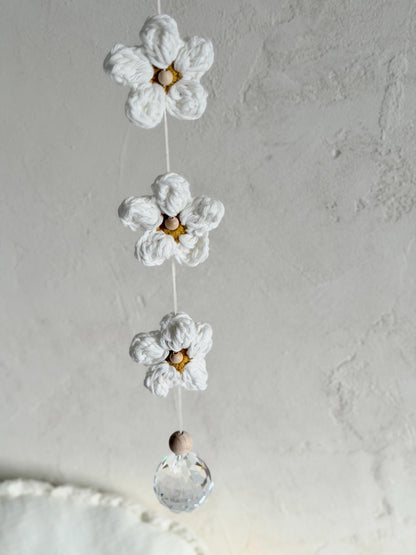 Gänseblümchen-Suncatcher in Weiß & Gold
