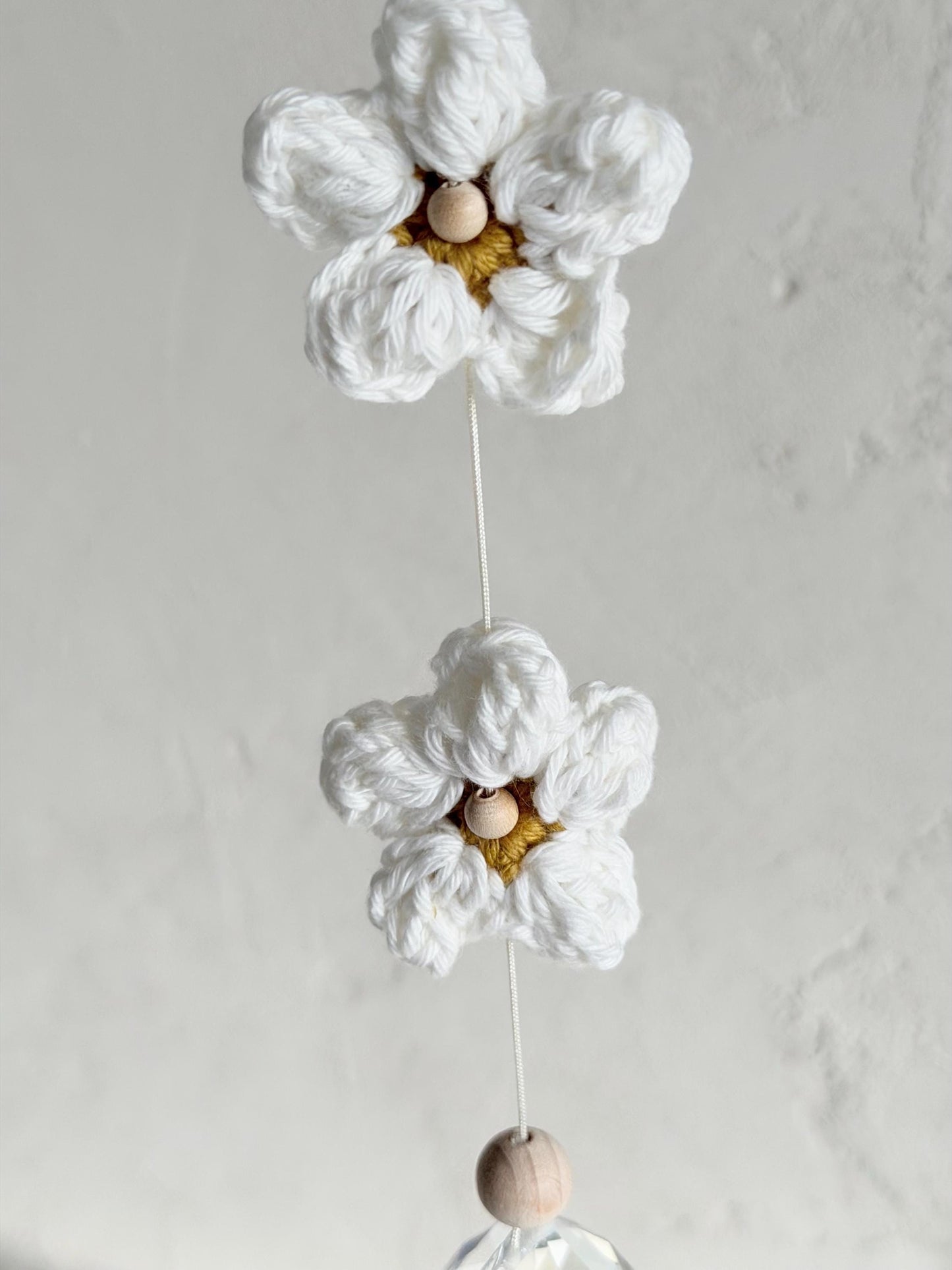 Gänseblümchen-Suncatcher in Weiß & Gold