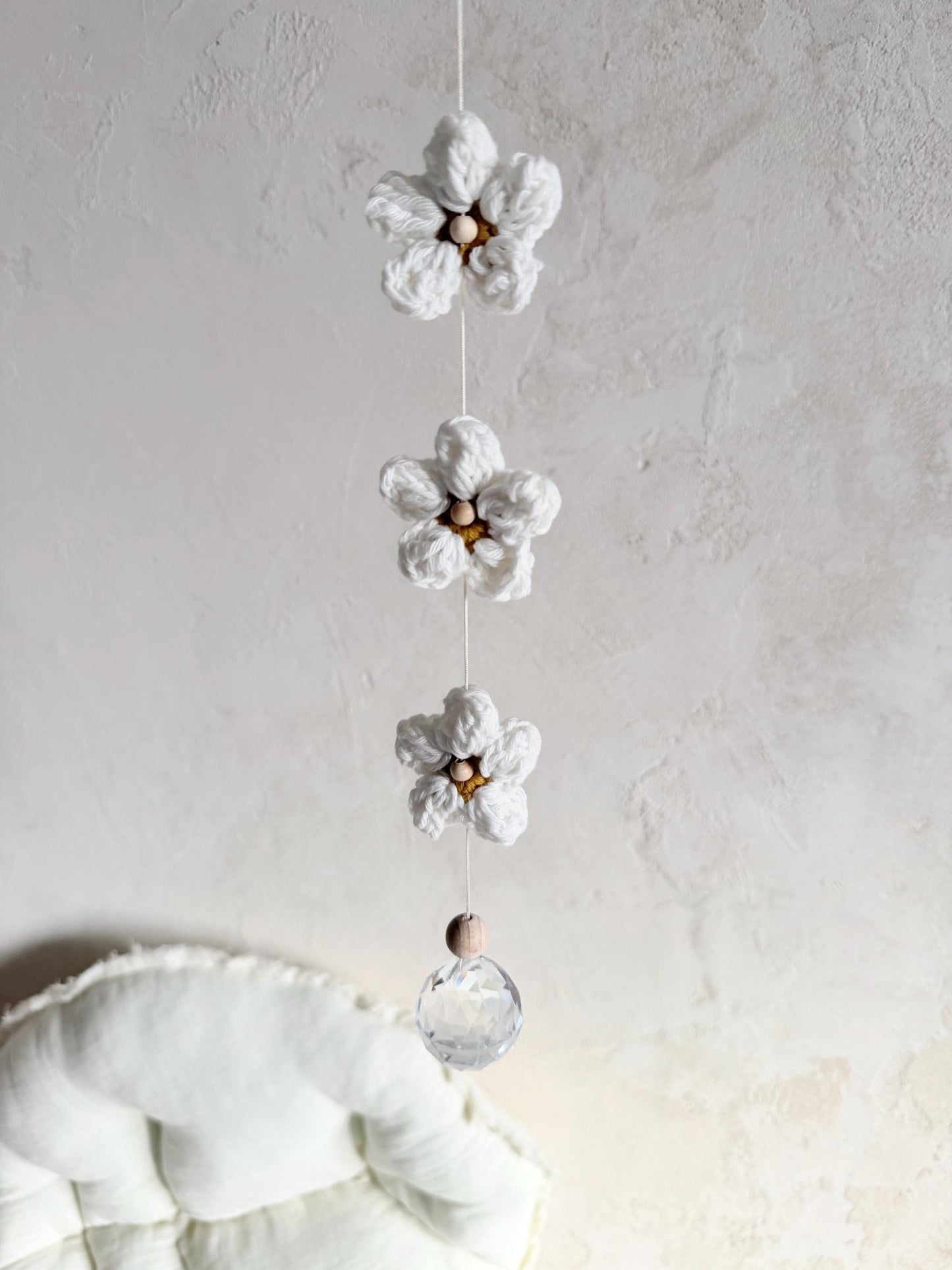 Gänseblümchen-Suncatcher in Weiß & Gold