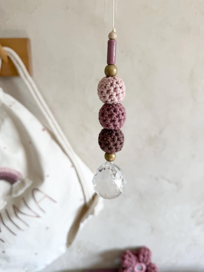 Suncatcher mit Häkelperlen in Rosé & Beerentönen – Originalfoto 2