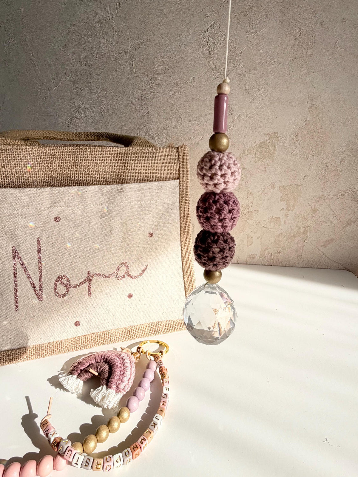 Suncatcher mit Häkelperlen in Rosé & Beerentönen – Originalfoto 6
