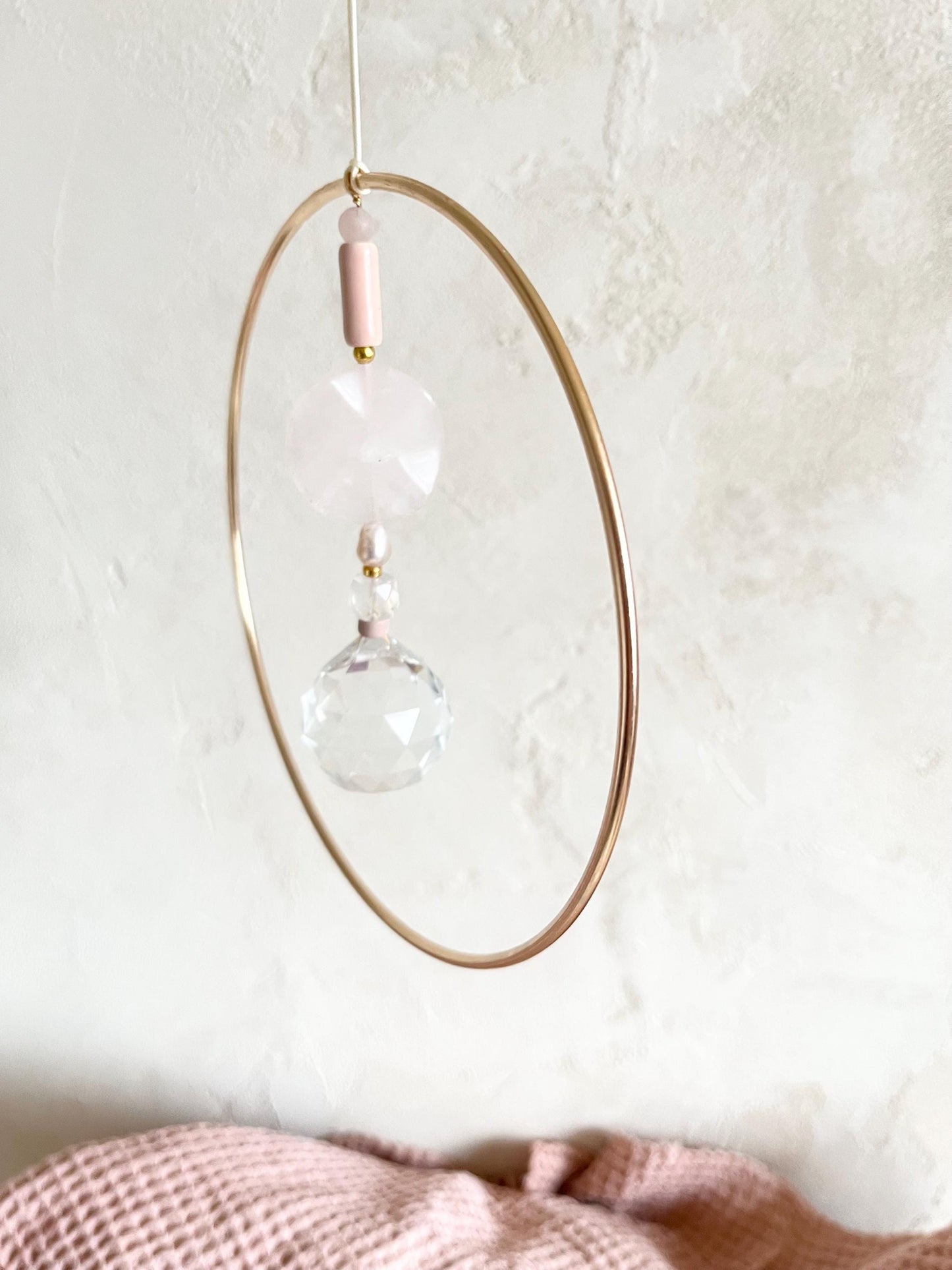 Suncatcher mit Rosenquarz & Goldring