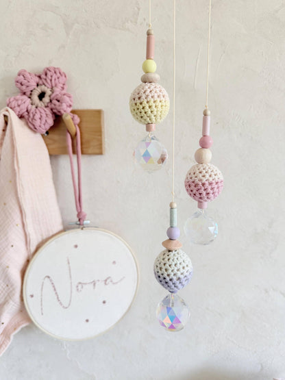 Suncatcher mit Häkelperlen in Pastell