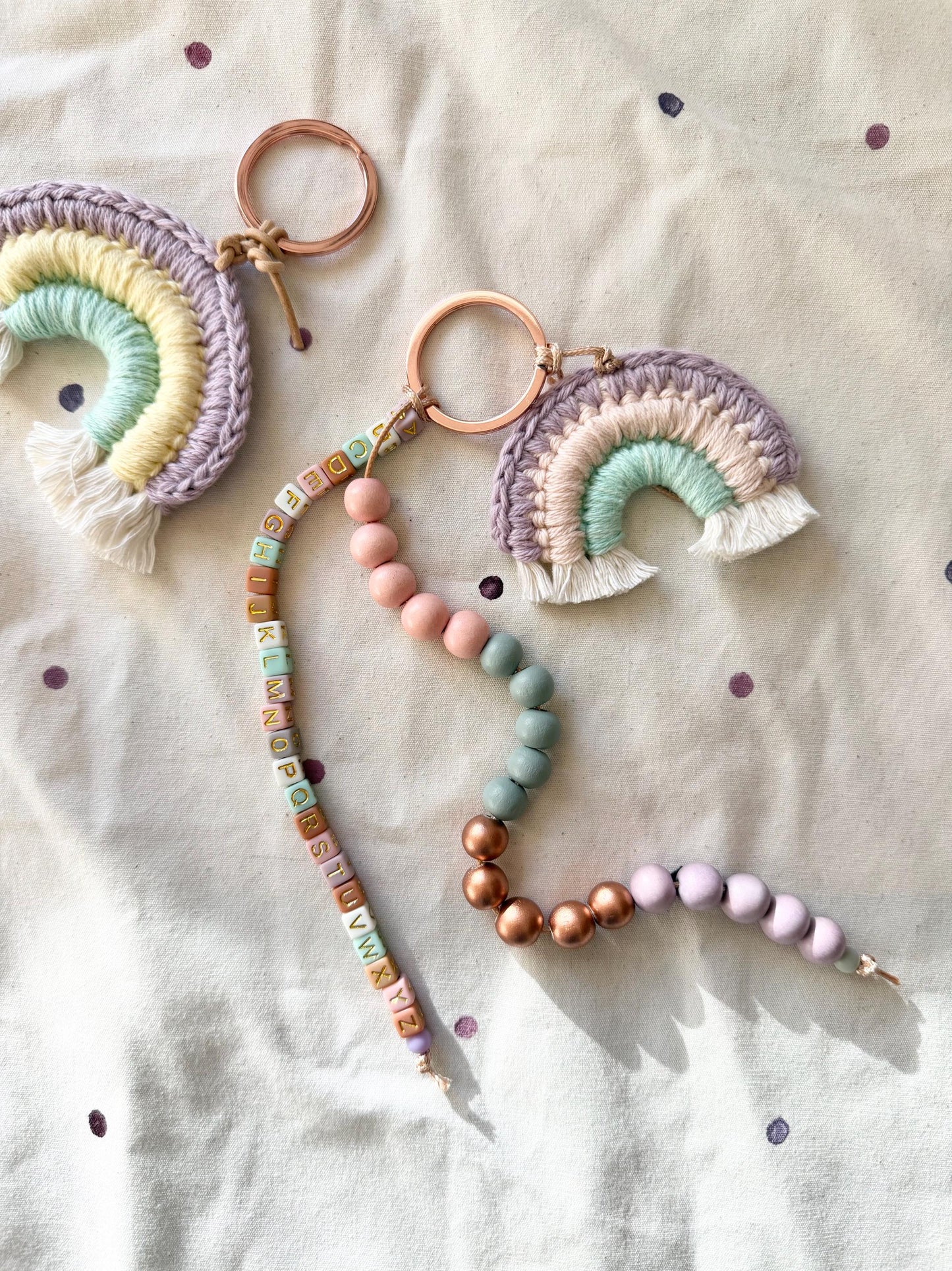 Rechenkette mit Häkelregenbogen in Mint & Flieder