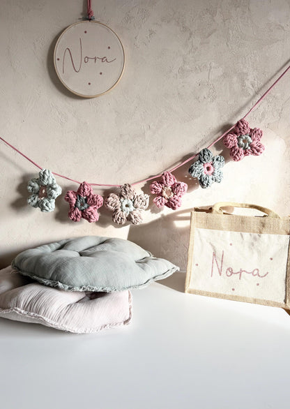 XL-Blütengirlande in Pink & Grün – 2 m