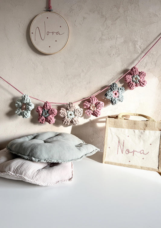 XL-Blütengirlande in Pink & Grün – 2 m