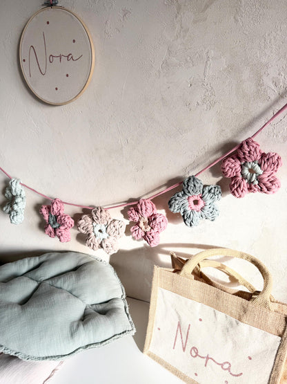 XL-Blütengirlande in Pink & Grün – 2 m