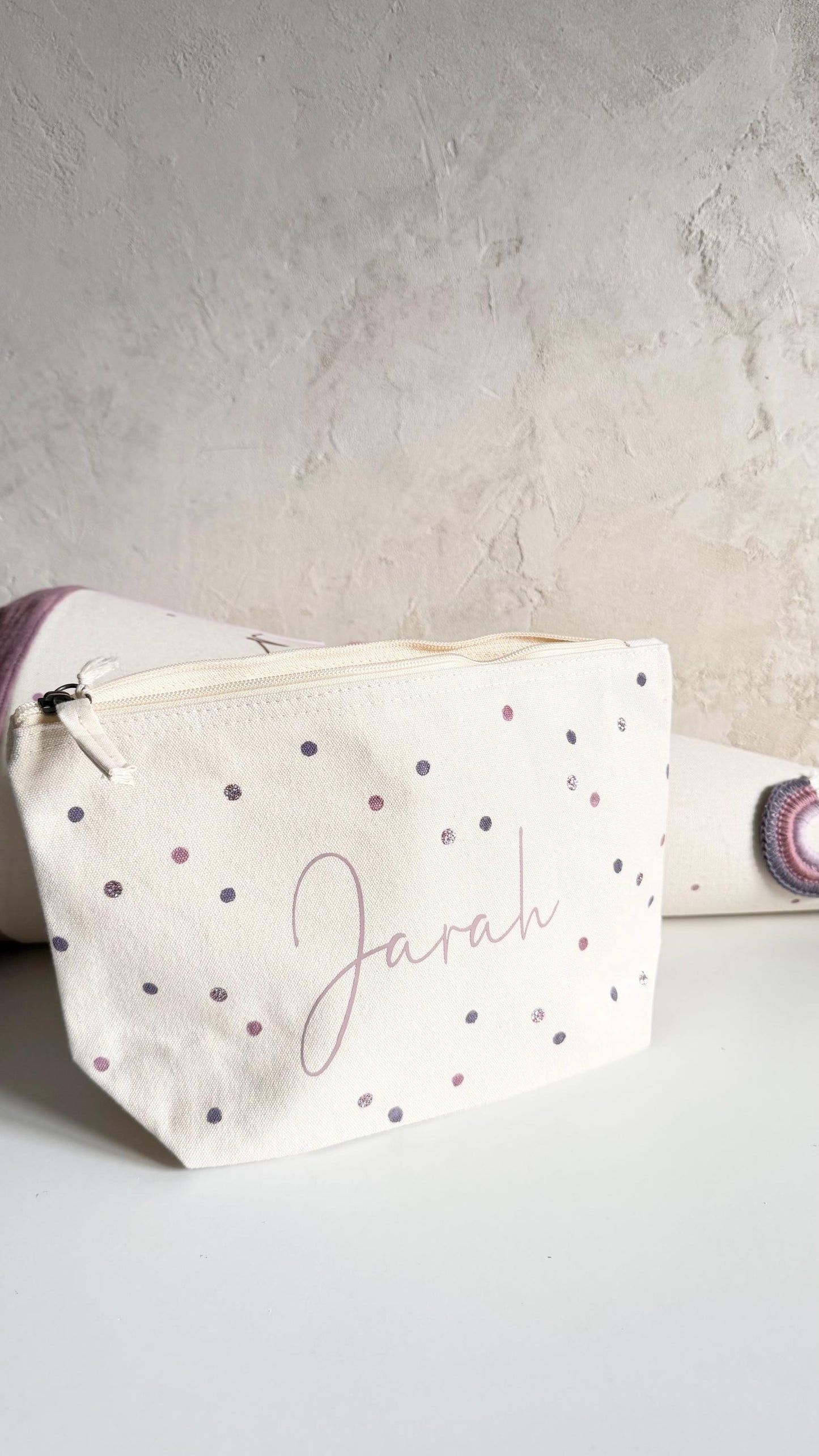 Kulturbeutel in Creme & Lavendel mit Name