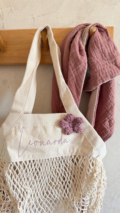Mini-Netztasche mit Häkelblume & Name