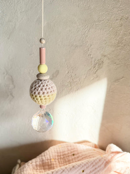 Suncatcher mit Häkelperlen in Pastell