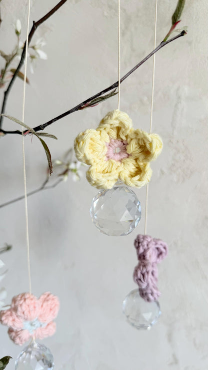 Blüten-Suncatcher in leuchtenden Farben