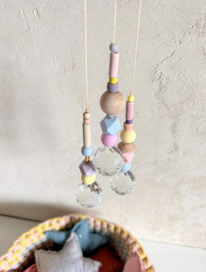 Pastell-Neon-Suncatcher mit Kristall