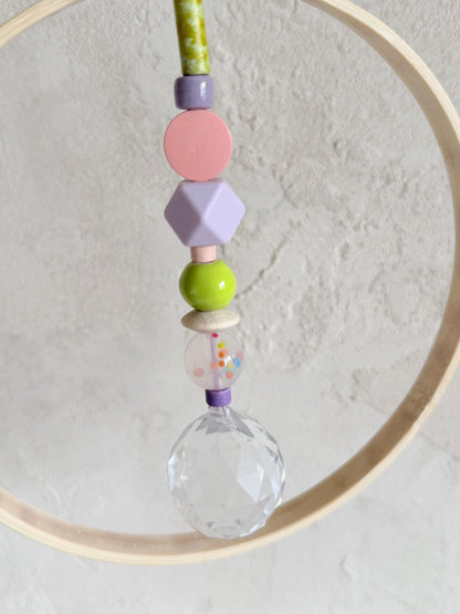 Pastell-Neon-Suncatcher mit Bambusring