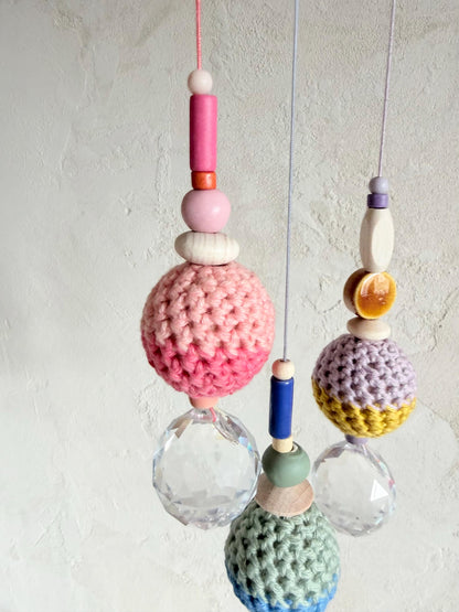 XL-Suncatcher mit Häkelkugel