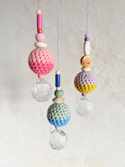 XL-Suncatcher mit Häkelkugel