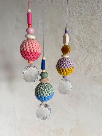 XL-Suncatcher mit Häkelkugel