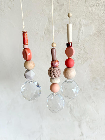 Suncatcher in Koralle, Apricot & Staublila