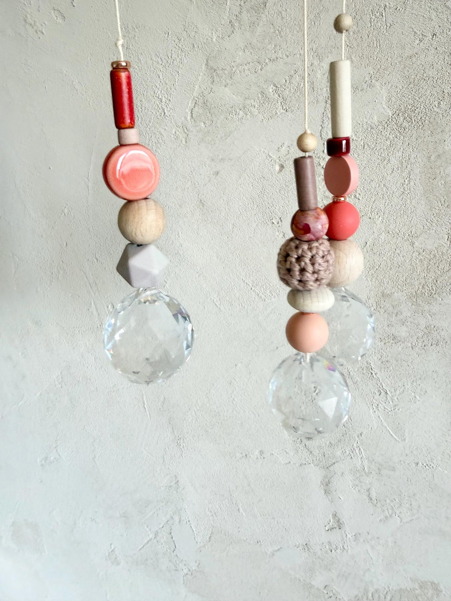 Suncatcher in Koralle, Apricot & Staublila