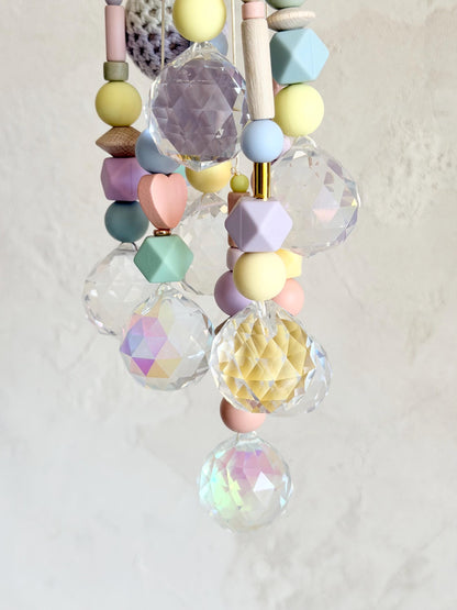 Pastell-Neon-Suncatcher mit Kristall