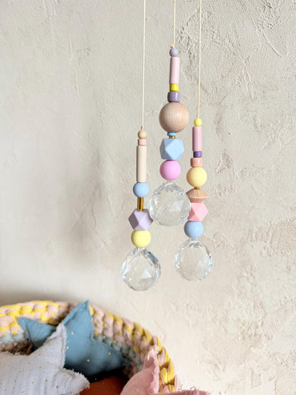 Pastell-Neon-Suncatcher mit Kristall