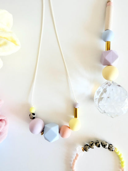 Perlenkette Pastell & Neon mit Dalmatiner-Jaspis