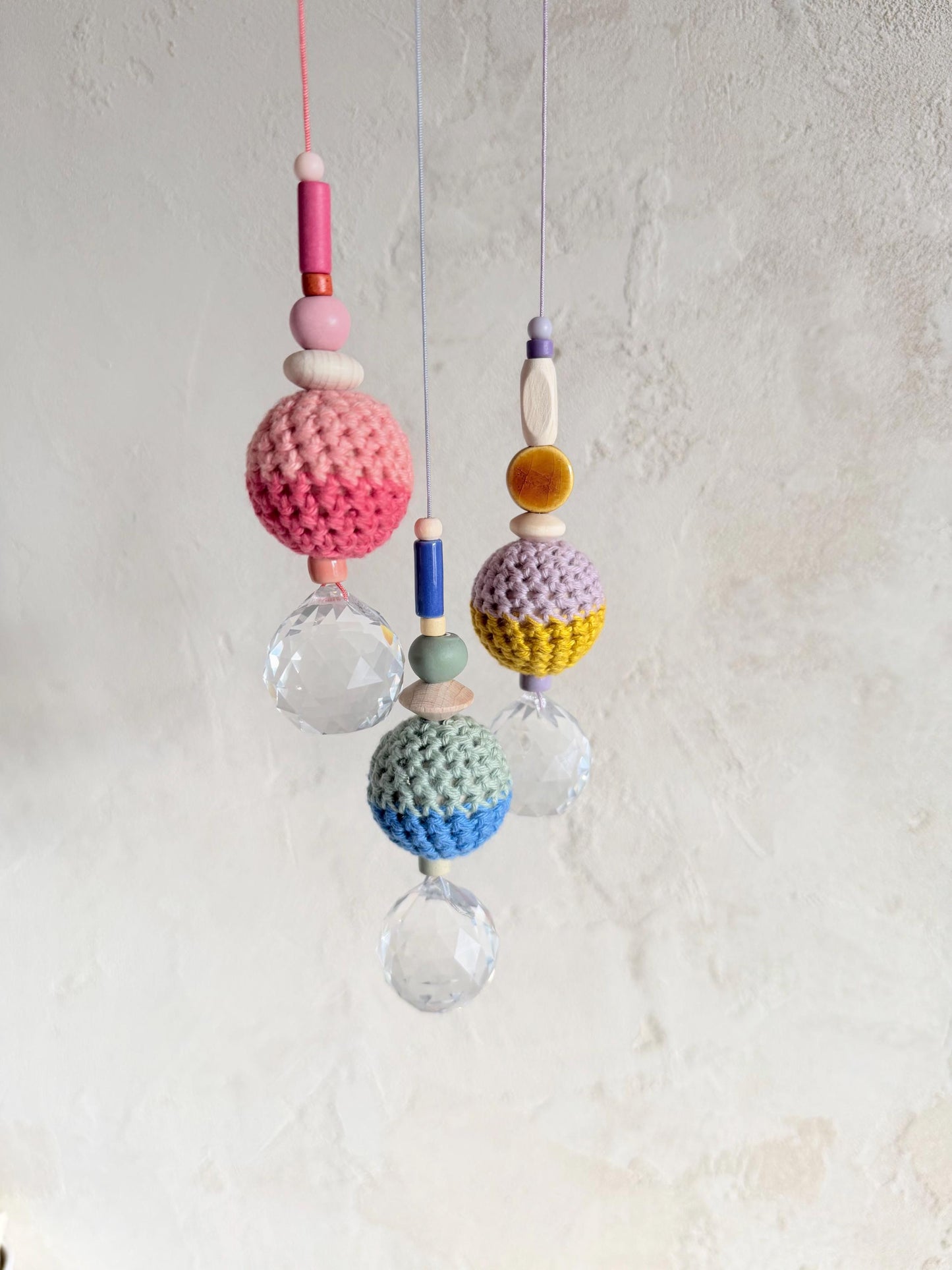 XL-Suncatcher mit Häkelkugel
