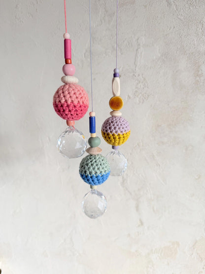 XL-Suncatcher mit Häkelkugel